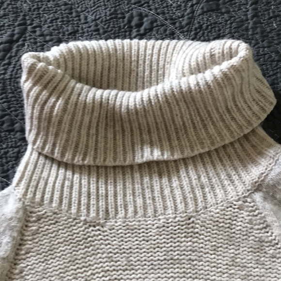 John + Jenn- cowl neck pullover Sweater-S/P - Picture 10 of 14